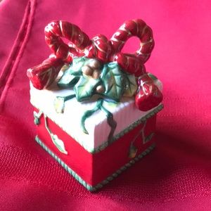 "Remembering Santa" Lidded Box (2.5")